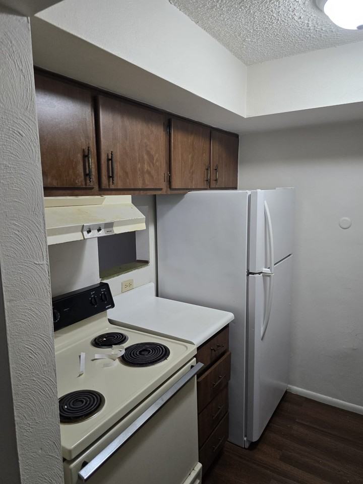 4644 Burkhardt Ave - Photo 3 of 4