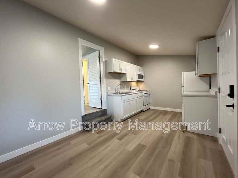 877 N 26th St #303 - Photo 2 of 10