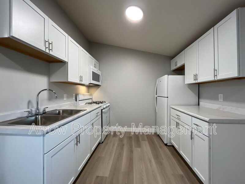 877 N 26th St #303 - Photo 3 of 10