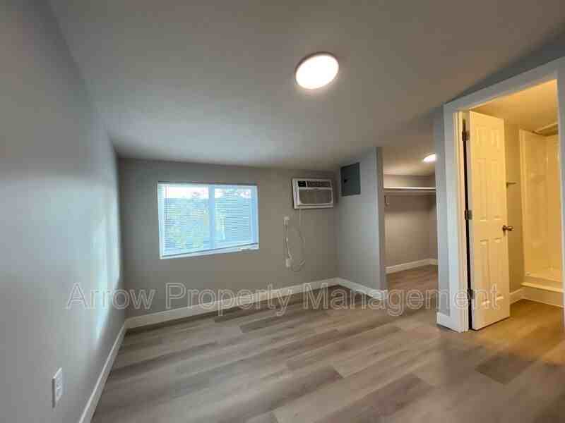 877 N 26th St #303 - Photo 6 of 10