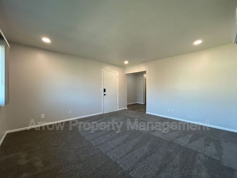 1025 C St - Photo 2 of 13