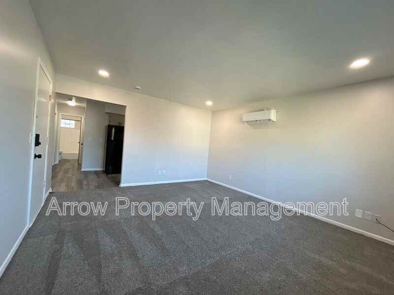 1025 C St - Photo 3 of 13