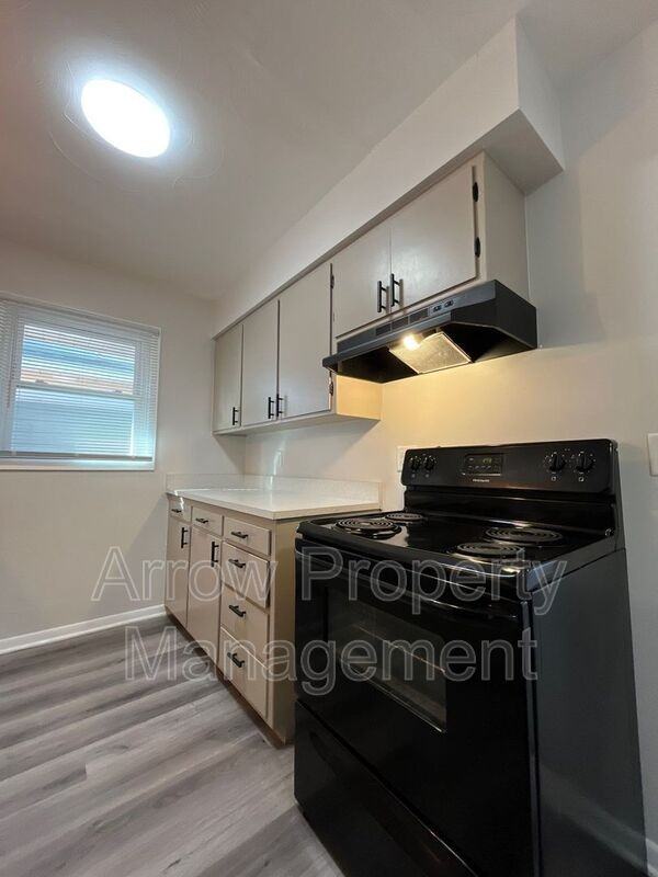 1025 C St - Photo 7 of 13