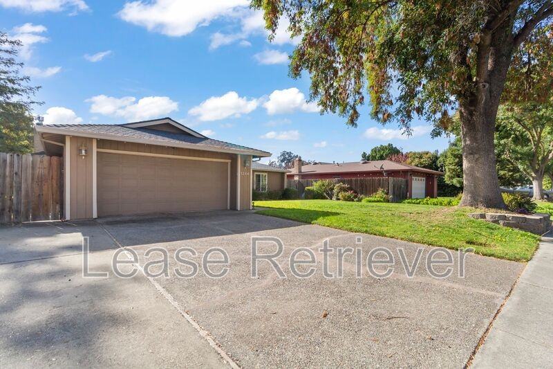 1244 Royal Oaks Dr - Photo 5 of 43