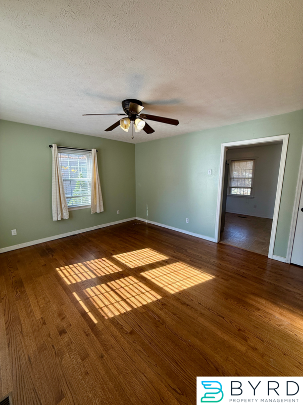 1102 Pennsylvania Ave - Photo 4 of 15