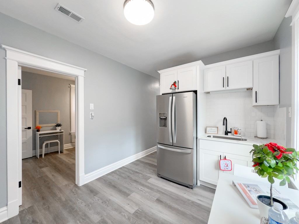 2039 West 23rd Street #2 - Photo 4 of 21