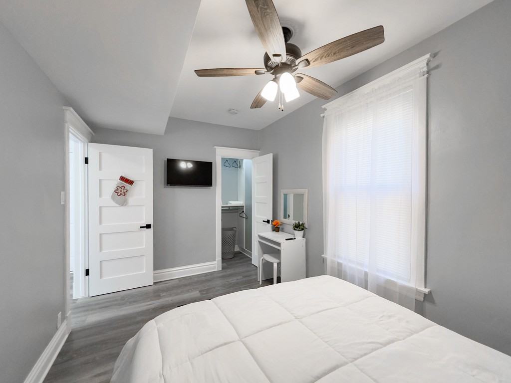 2039 West 23rd Street #2 - Photo 7 of 21