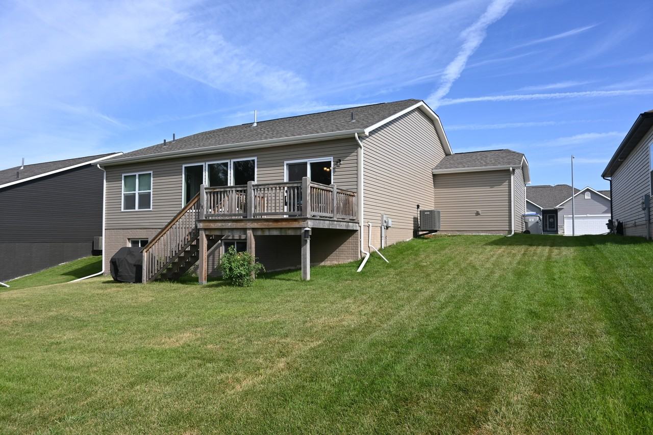 16859 Samantha Road - Photo 2 of 9