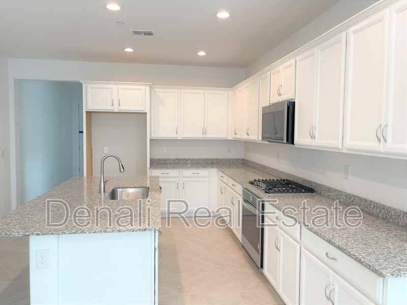 13310 W Dale Ln - Photo 3 of 22