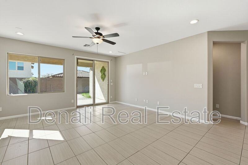 26130 N 121st Ave - Photo 3 of 41