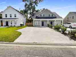 featured image of 39 Travis St