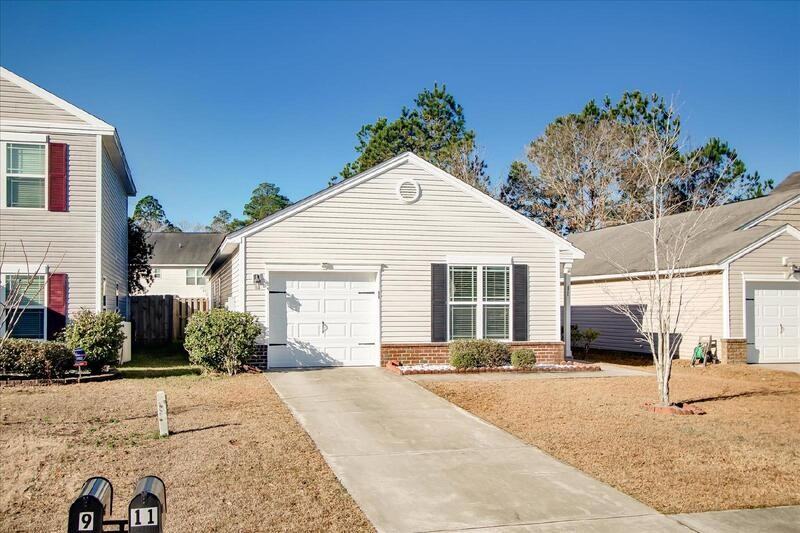 11 Summer Lake Way - Photo 2 of 23