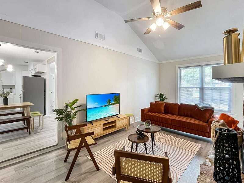 1224 Crawford Way - Photo 4 of 23