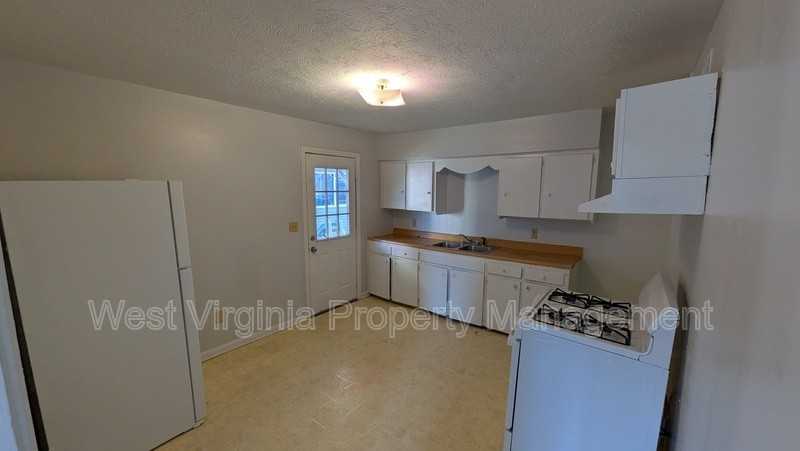 1115 24th St #1115 - Photo 2 of 9