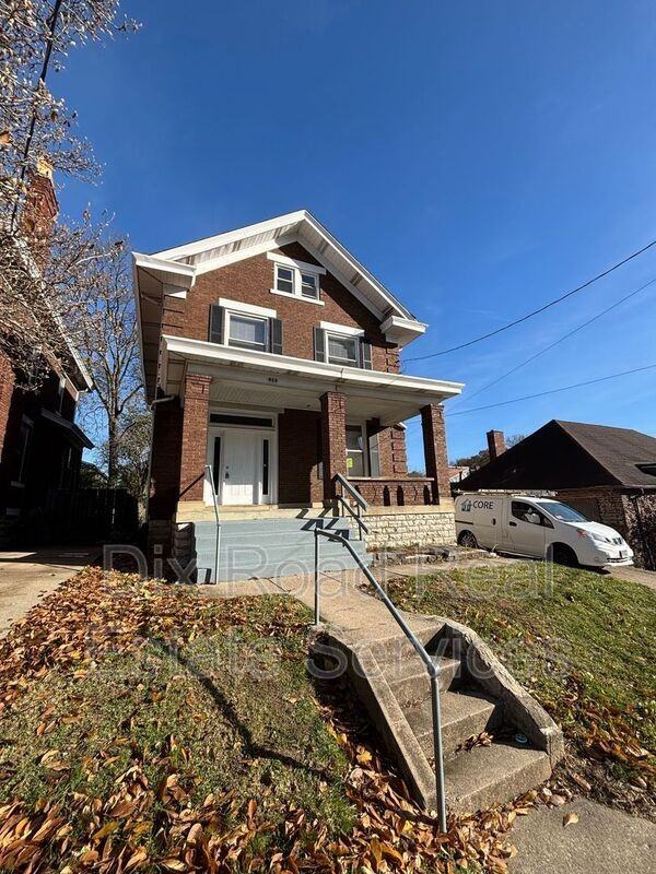 810 Sunset Ave - Photo 3 of 37