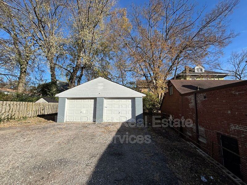 810 Sunset Ave - Photo 5 of 37