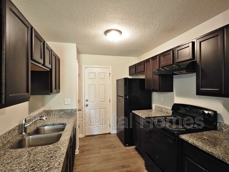 7458 Oriole St - Photo 3 of 9