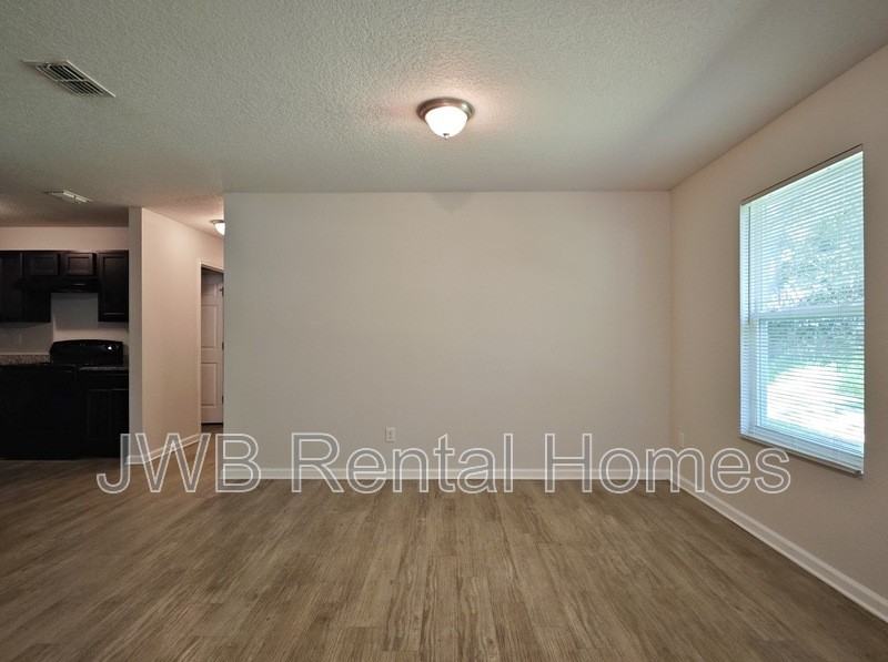 7458 Oriole St - Photo 4 of 9