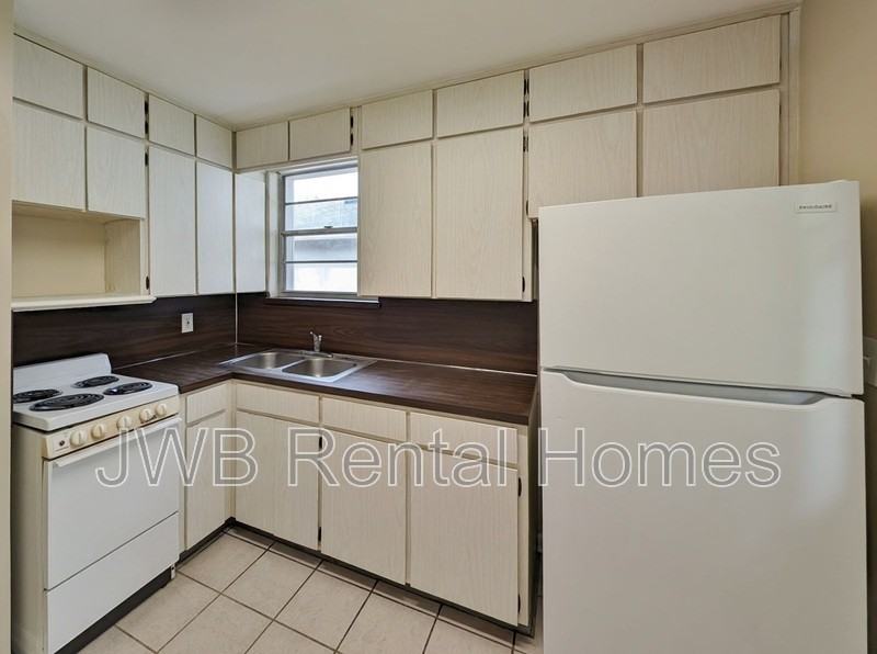 4553 Astral St - Photo 3 of 8