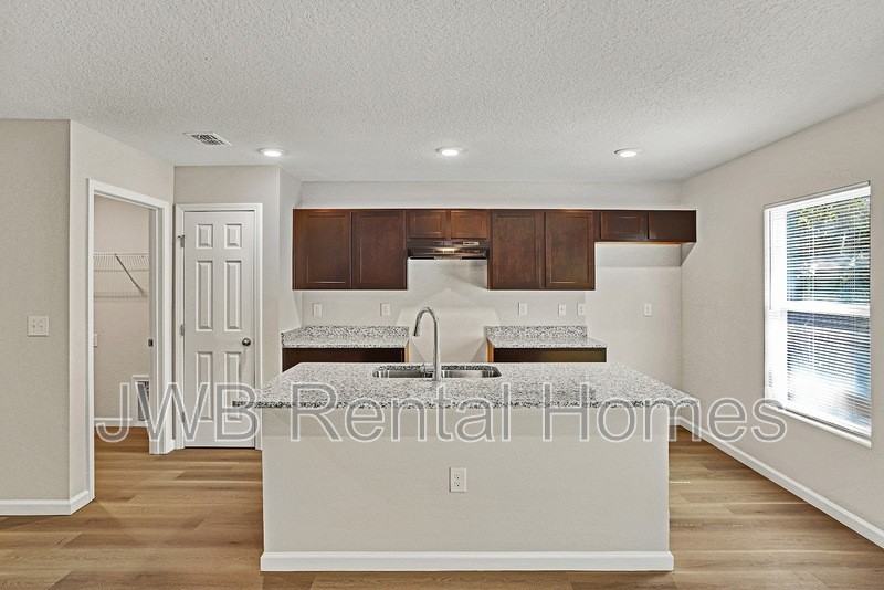 5938 Moncrief Rd W - Photo 2 of 14