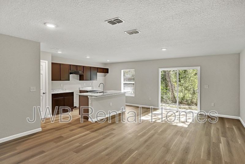 5938 Moncrief Rd W - Photo 4 of 14