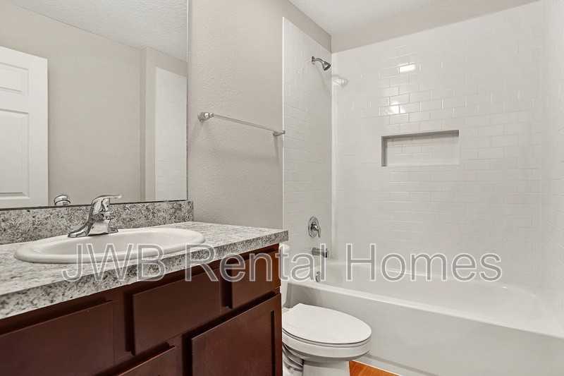 5938 Moncrief Rd W - Photo 7 of 14