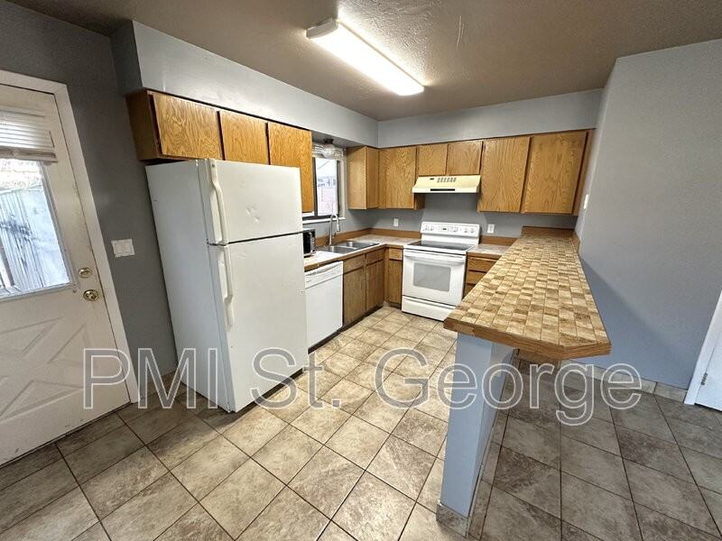 1749 Circle Street - Photo 7 of 25