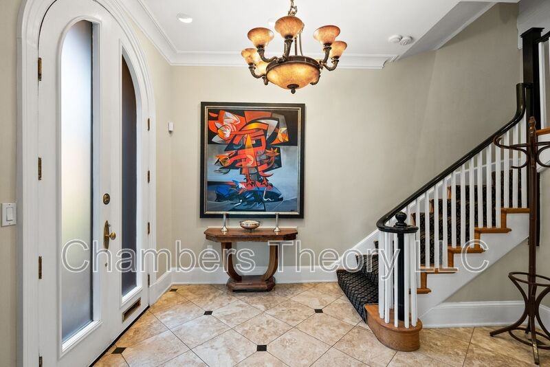 2131 S St Nw - Photo 3 of 30