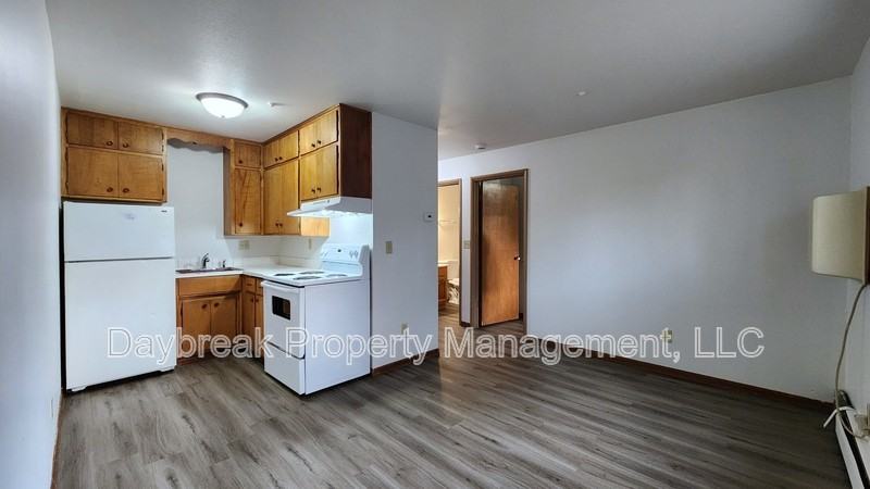 915 7th Ave N - Photo 2 of 13