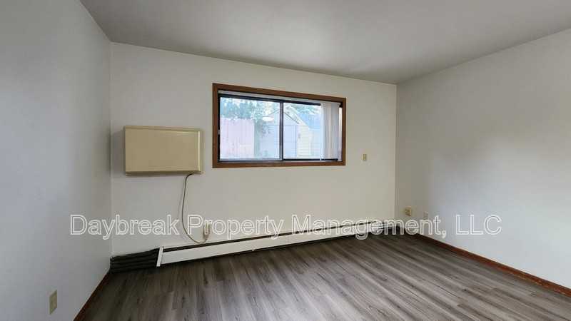 915 7th Ave N - Photo 3 of 13