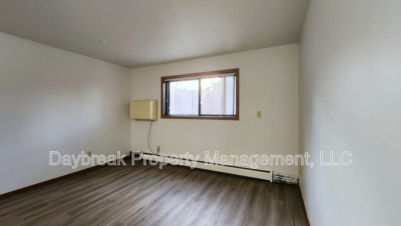 915 7th Ave N - Photo 4 of 13