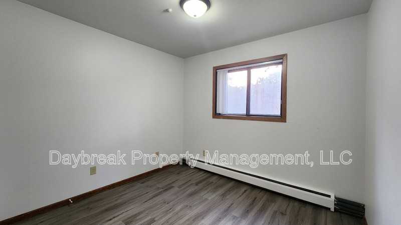 915 7th Ave N - Photo 7 of 13
