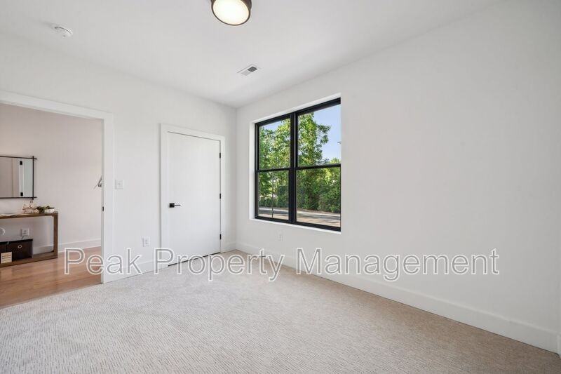 1609 Pulaski St - Photo 4 of 24