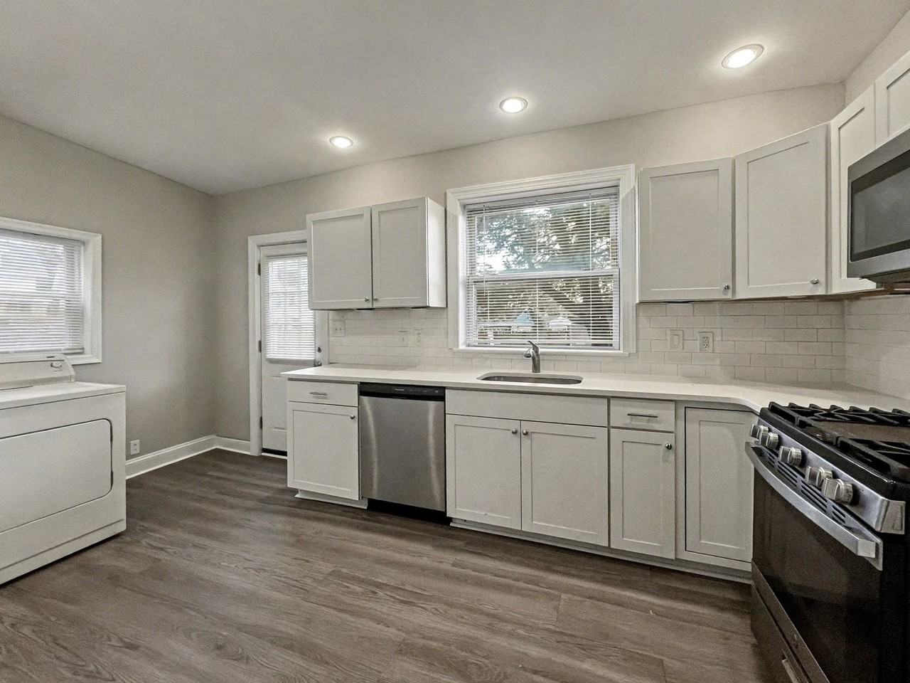 716 E Railroad Ave - Photo 2 of 15