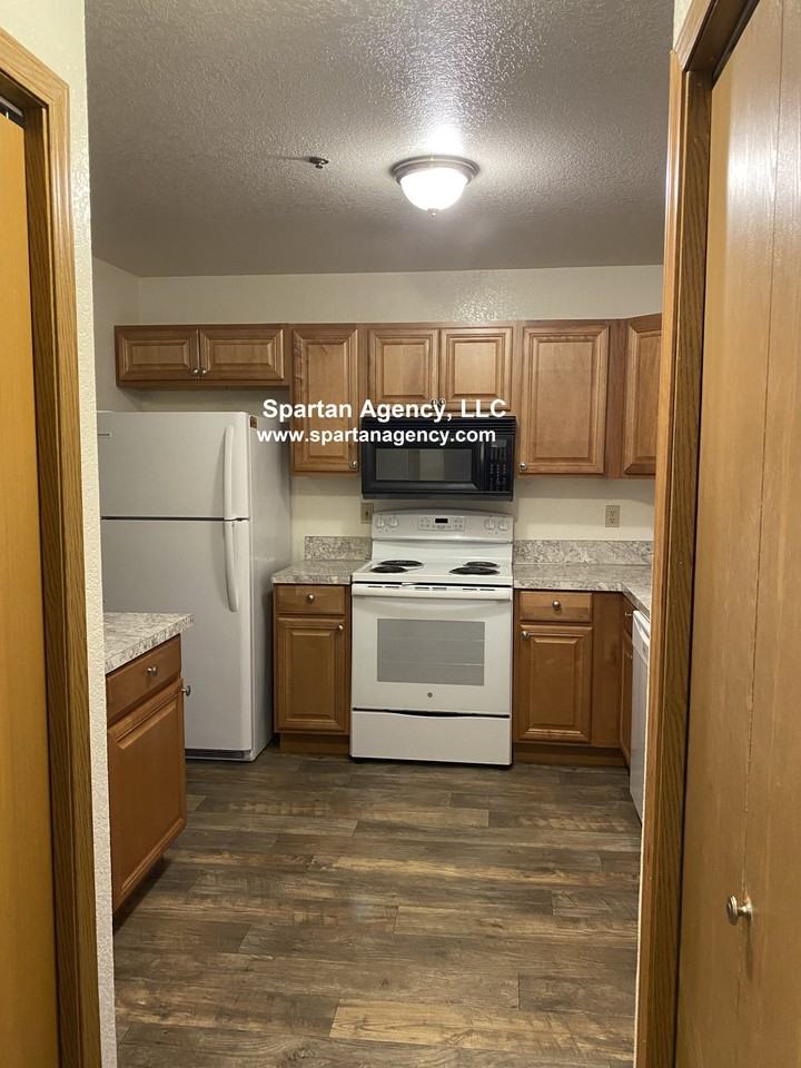 131 23rd Avenue Southeast #D - Photo 5 of 13