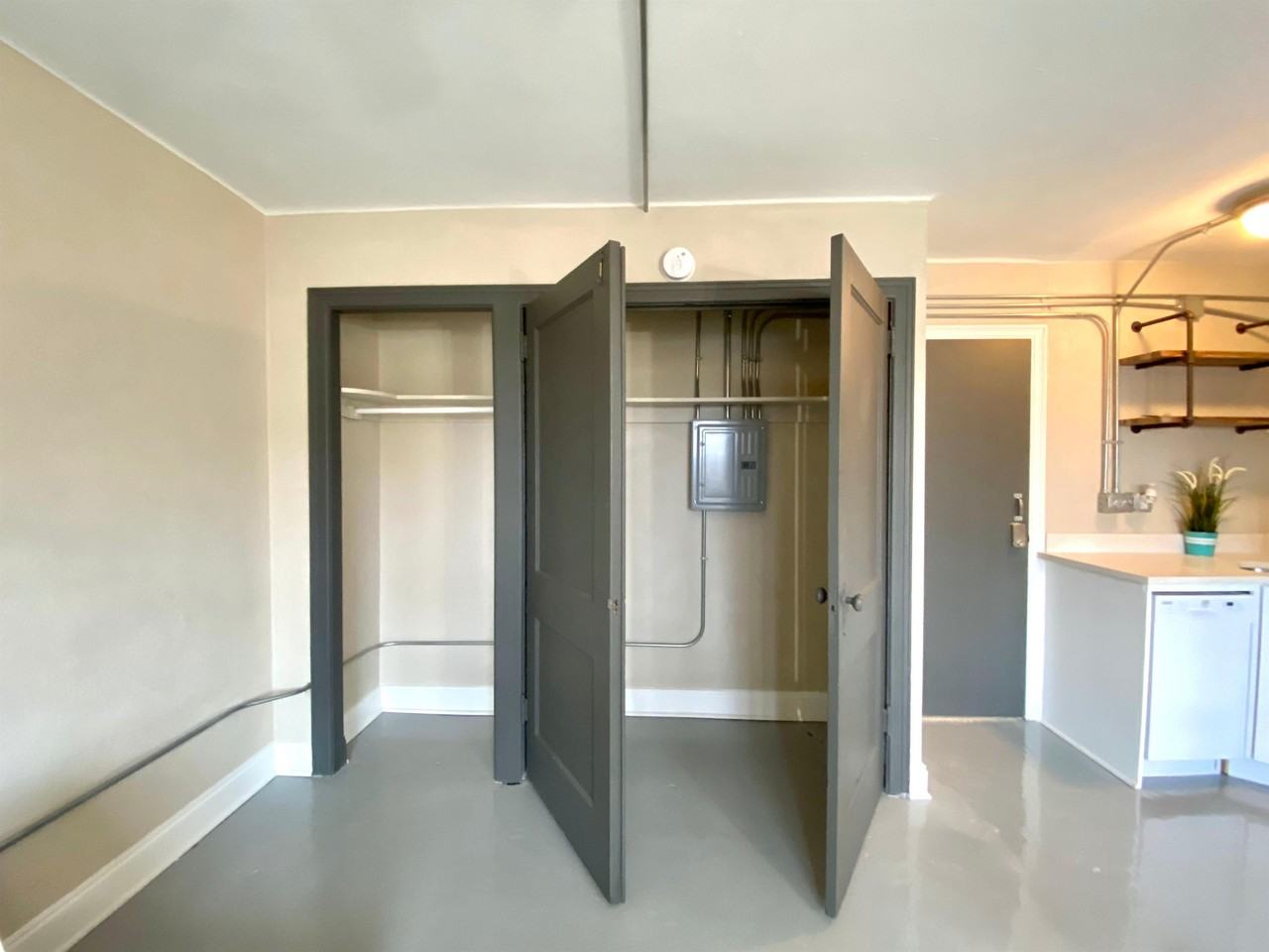 3136 Grand Ave - Photo 4 of 45