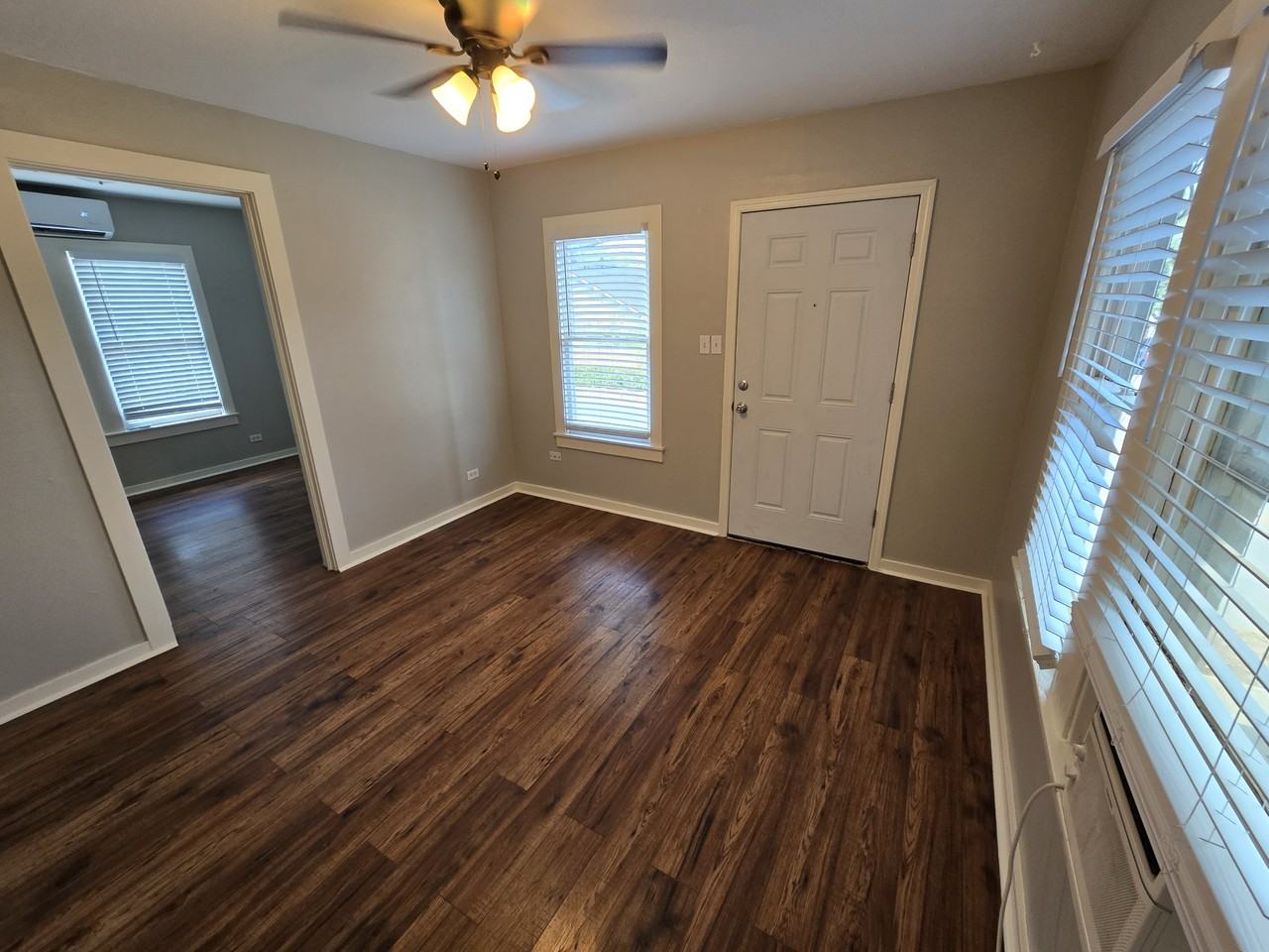 203 East Rosewood Avenue - Photo 4 of 9