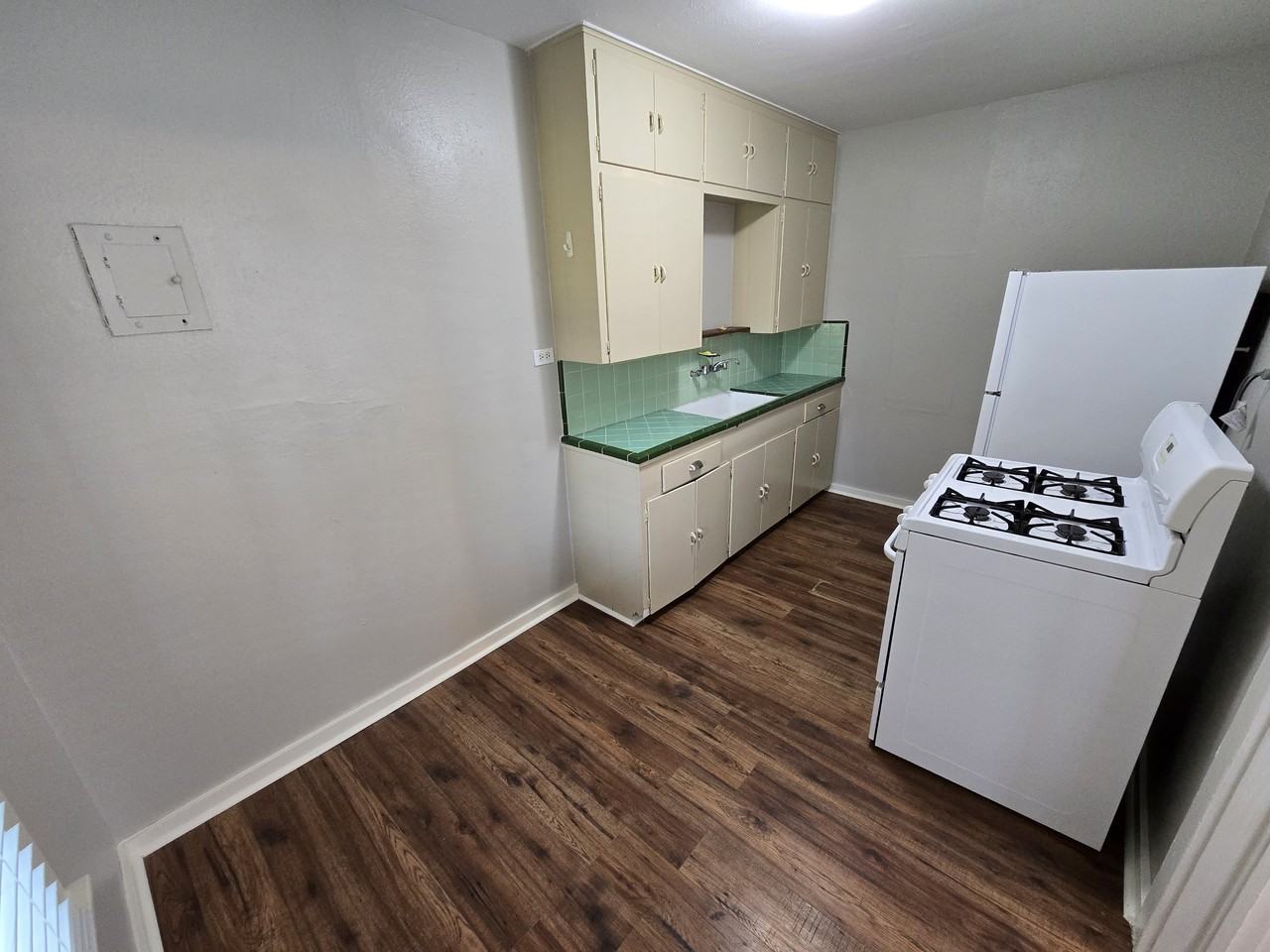 203 East Rosewood Avenue - Photo 6 of 9