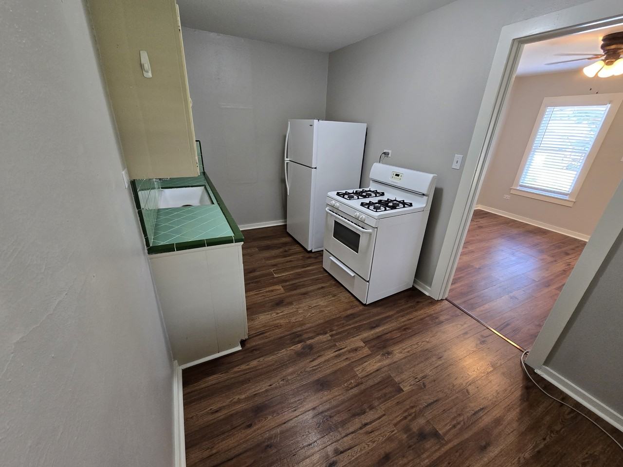 203 East Rosewood Avenue - Photo 7 of 9