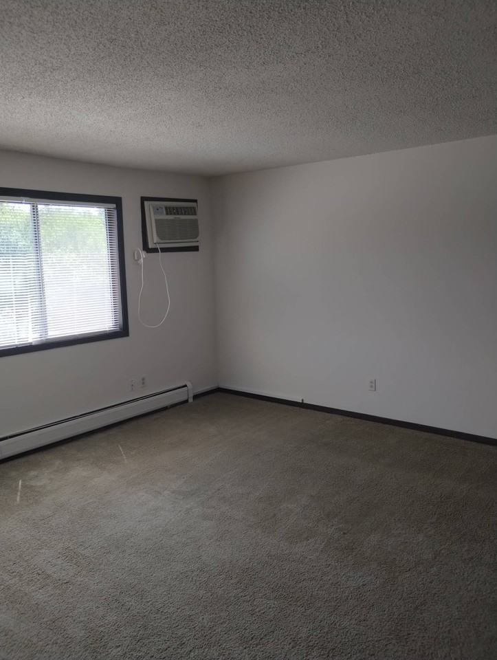 1500 Pioneer Road - Photo 4 of 18