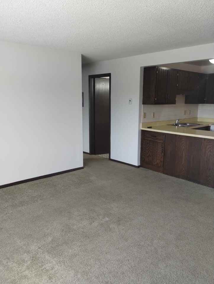 1500 Pioneer Road - Photo 5 of 18