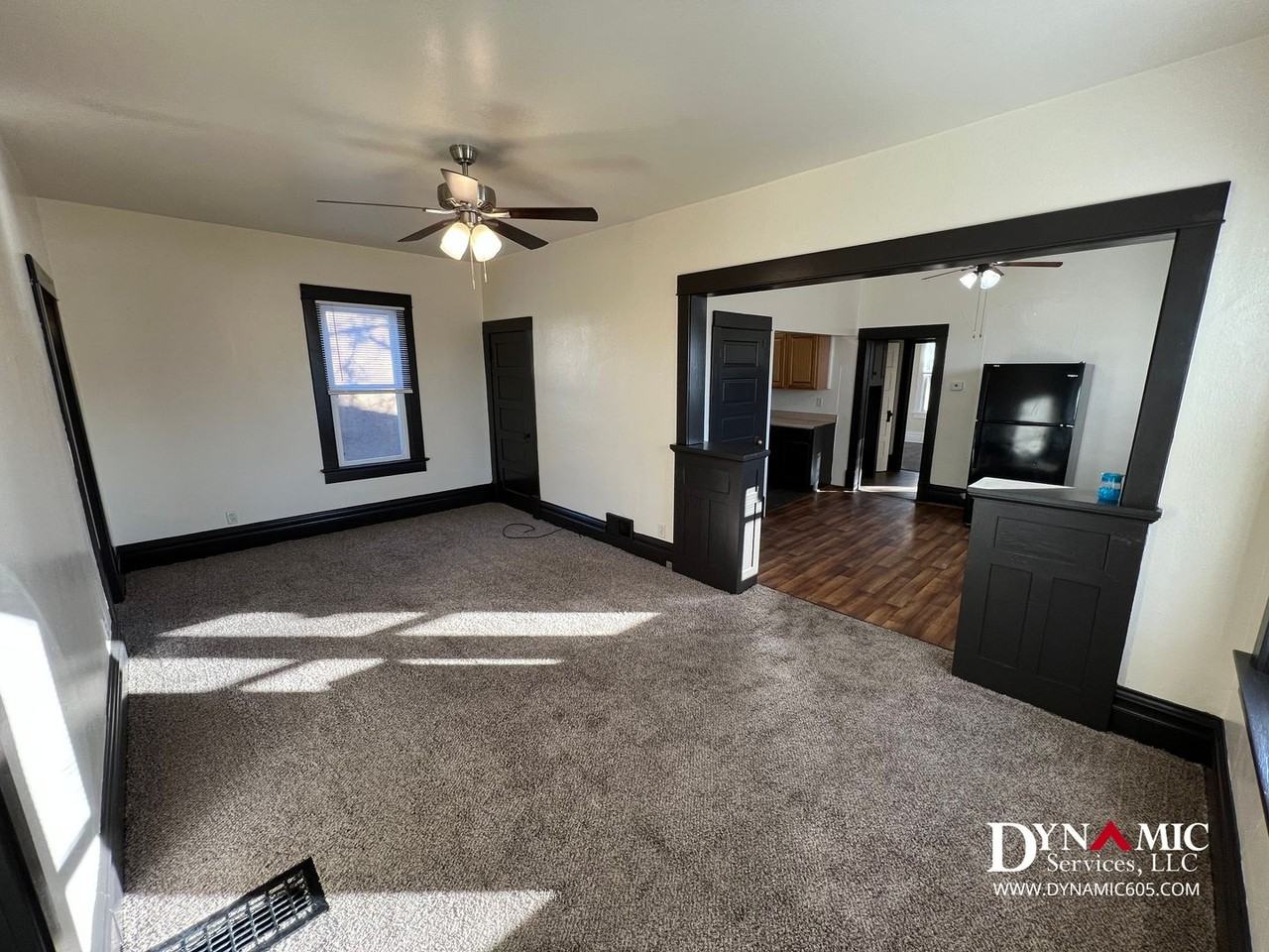 1417 West 10th Street - Photo 3 of 25