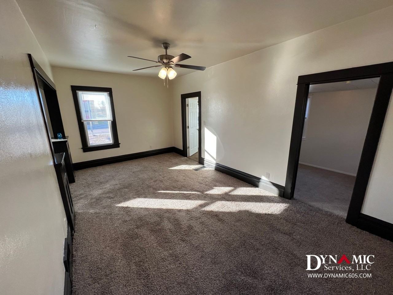 1417 West 10th Street - Photo 5 of 25