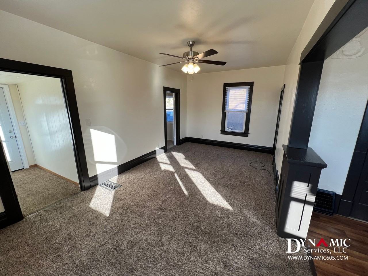 1417 West 10th Street - Photo 4 of 25