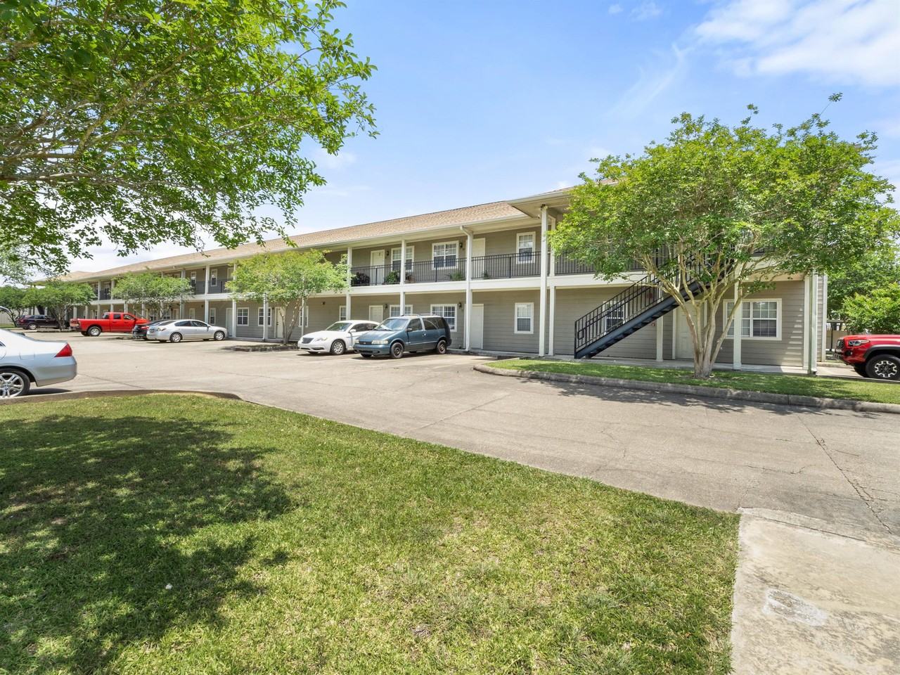 4720 Common Street - Photo 2 of 46