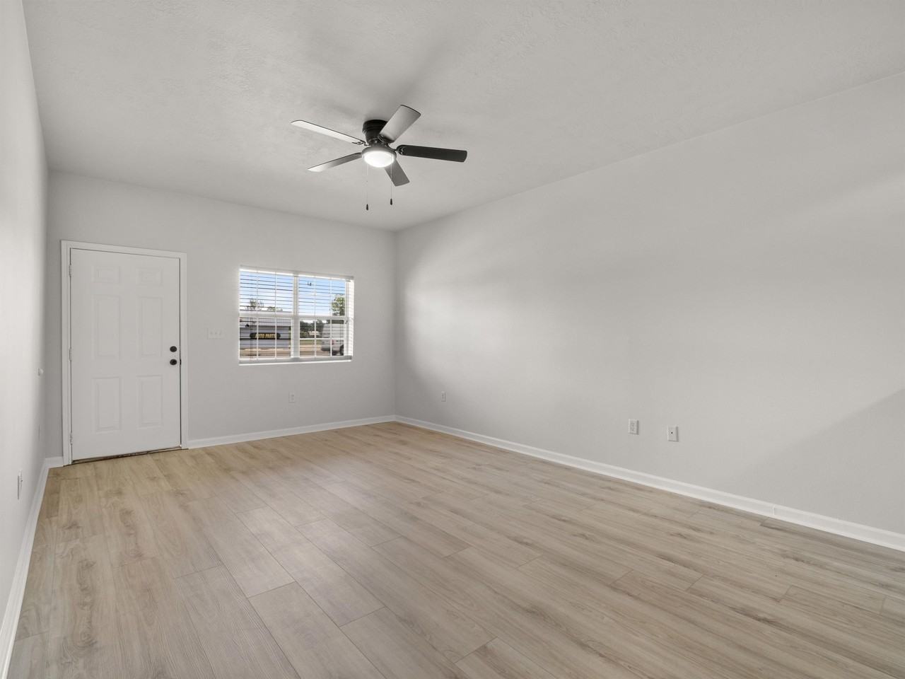 4720 Common Street - Photo 6 of 46