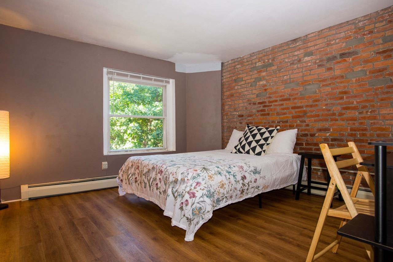 71 Hammond St - Photo 3 of 20