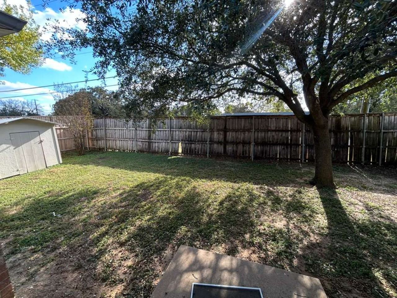 307 Oakhurst Drive - Photo 2 of 15