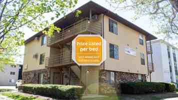 featured image of 1001 W Clark St