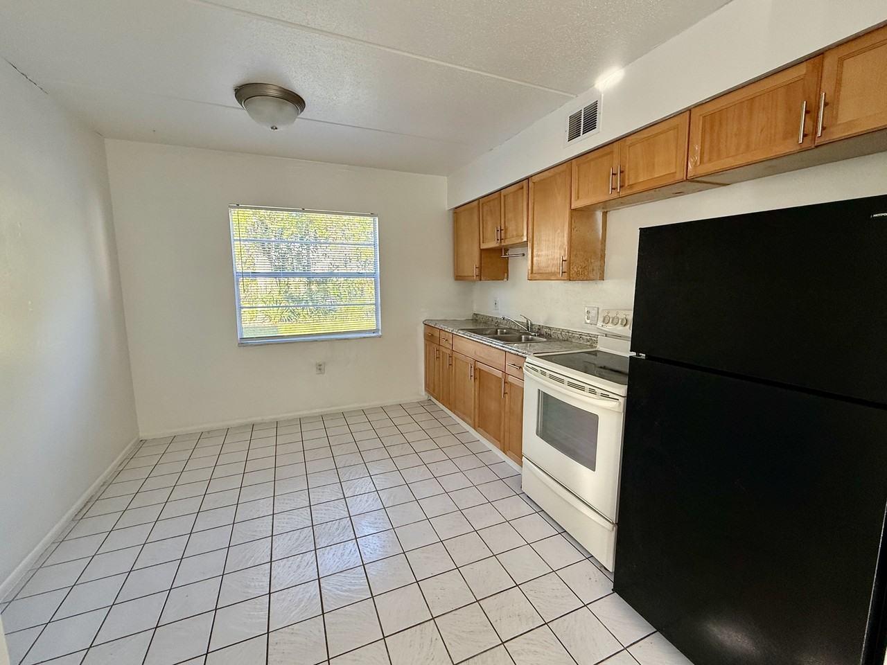 Palm Gardens 716#2 - Photo 4 of 17